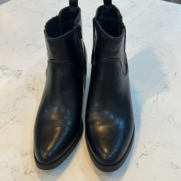 Old Navy Black Ankle Boots - Picture 3 of 7